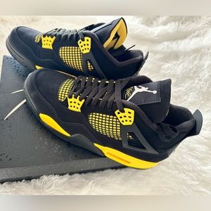 Air Jordan Retro 4 thunder 2023